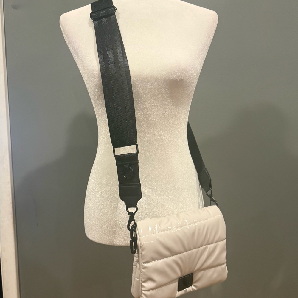 *PRE-OWNED* THINK ROYLN Downtown Crosswalk Glossy Crossbody Bag - Picture 8 of 10